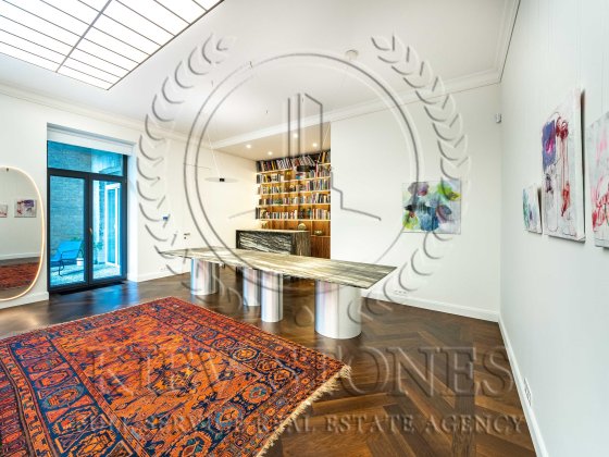 4-к.квартира  по вул. Богомольця, 5. Світло не вимикають