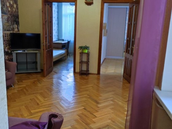 Здається тепла, безпечна 4-кімнатна квартира в середмісті (з газом) Киев