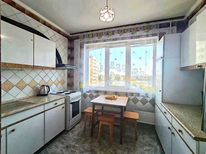 Квітневий пров. 8, тепла, охайна 2-х кімнатна квартира - фото 1