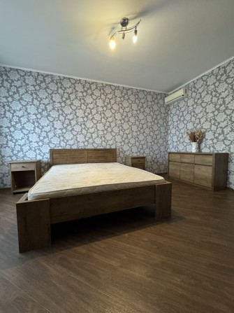 Оренда 3-к Севастопольська площа Новий Будинок - фото 1