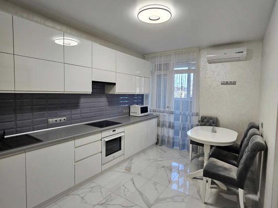 Здається 2-на  квартира. Святошинський р-н,  м.Житомирська  5 хвилин Киев