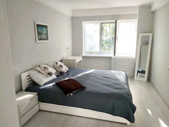 Аренда! 2-комн. Квартира 46 м.кв, 1 этаж, метро “Берестейская” Киев