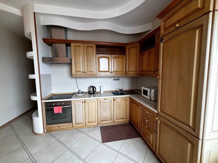 Сдается просторная квартира в престижном доме в центре города - фото 1