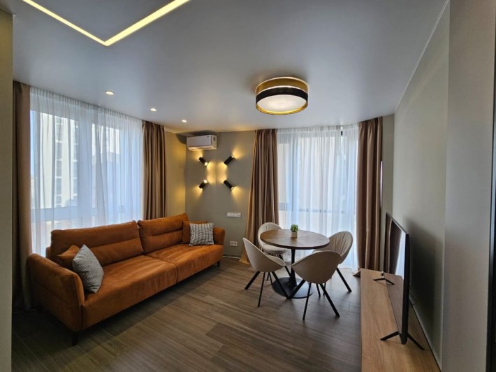 Оренда великої 1к квартири ЖК Time / Липківського 38 - фото 1