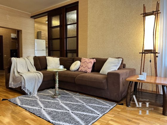 Без комісії. Велика, сімейна 3к. квартира 105 м2 - вул. Дмитрівська 69 Киев