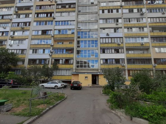 Соломенская пл. и Севастопольская , ул. Зеровых №14 Київ