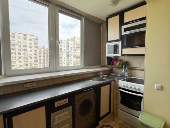 1к заг 36м2 б-р В. Гавела 36-В м. Берестейська 15хв їзди Киев