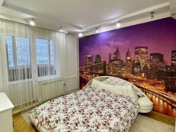 Простора, затишна 3-кімнатна квартира поруч з метро, 10 хв до центру Киев