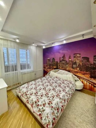 Простора, затишна 3-кімнатна квартира поруч з метро, 10 хв до центру - фото 1