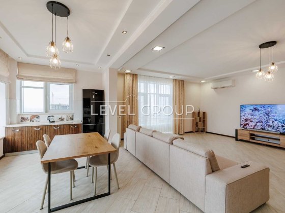 Оренда просторої квартири з можливістю облаштування під офіс, ЖК Парус Київ