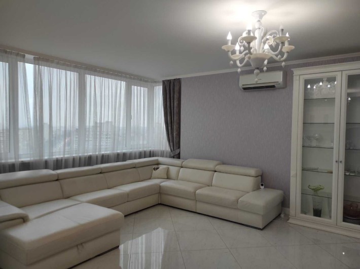 Від власника, Севастопольська пл. пр-т Лобановського, 6А, 3-кім - фото 1