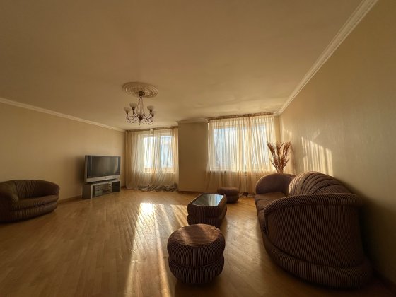 Здається 5-ти кімнатна квартира,Костянтинівська,10. Контрактова площа Київ