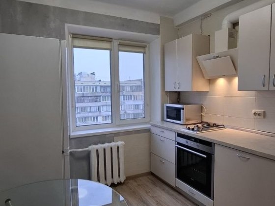 Квартира, в яку хочеться повертатись.
Здається дуже тепла й затишна 2- Київ