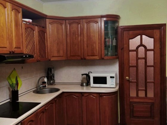 Без%,вул.Дмитрівська 45,оренда 2-к квартири 90 м.кв з паркінгом, центр Киев