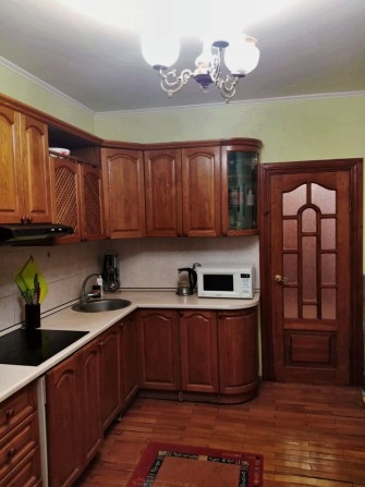 Без%,вул.Дмитрівська 45,оренда 2-к квартири 90 м.кв з паркінгом, центр - фото 1