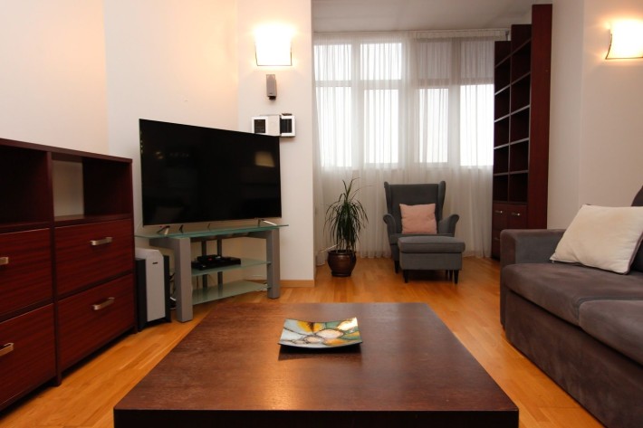 Здається 4-кім. квартира вул. Дмитрівська 13-А Шевченковский р-н. - фото 1