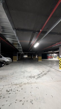 Здається велике паркомісце в паркінгу ЖК Манхетин - фото 1