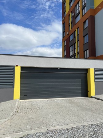 Сдам. Последнее свободное паркоместо Ривер Сити. С зарядкой - фото 1