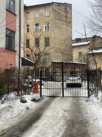 Паркомісце в закритому дворі , рн Шота Руставелі , Саксаганського - фото 1