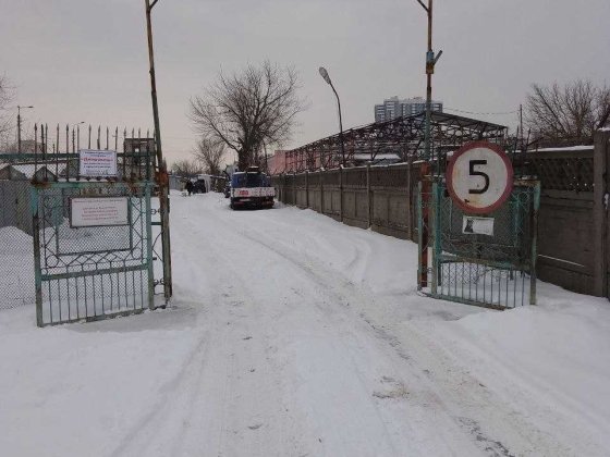 Здам в оренду гараж без електроенергії, рядом є охорона, м. Дарниця Киев