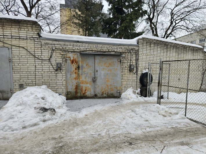 Гараж в оренду вул. Пекарська 55 - фото 1