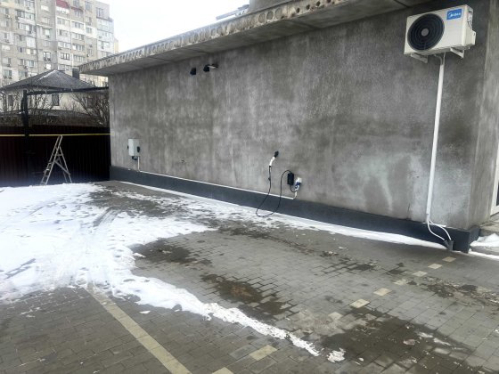 Оренда паркомісця з силовою розеткою для зарядки елктромобіля 32Ампера Одесса