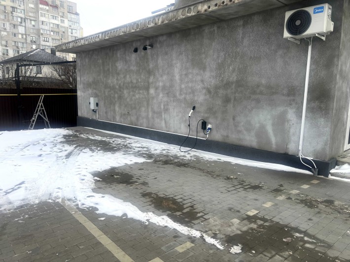 Оренда паркомісця з силовою розеткою для зарядки елктромобіля 32Ампера - фото 1