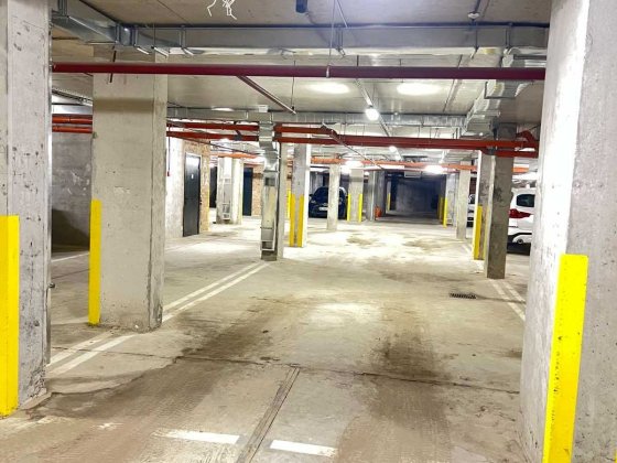 Оренда паркомісця на 2 авто Львов