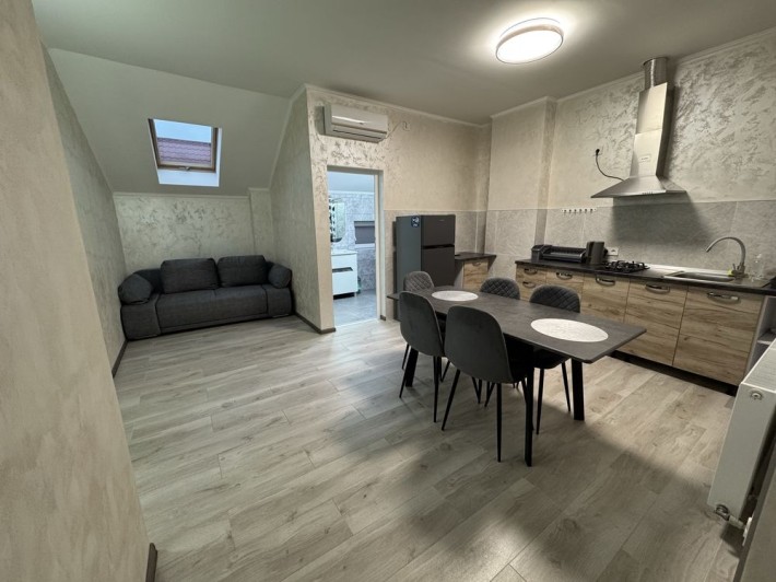 Новий двокімнатний апартамент в центрі туристичного містечка Берегово - фото 1