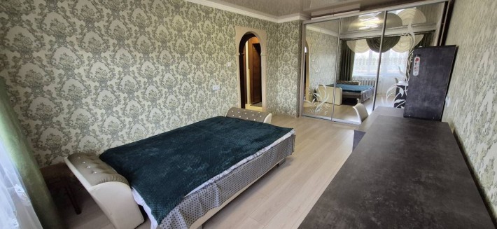 Однокімнатна квартира подобово у центрі міста біля площі - фото 1