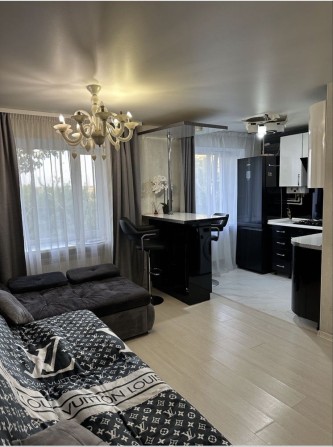 Сдам свою 2 кімнатну квартиру подобово - фото 1