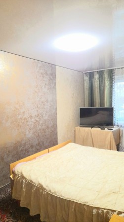 Подобово 2х кім квартира біля центрального ринку - фото 1