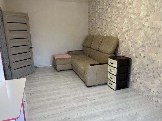 Здам подобово однокімнатну квартиру ! Лозовая