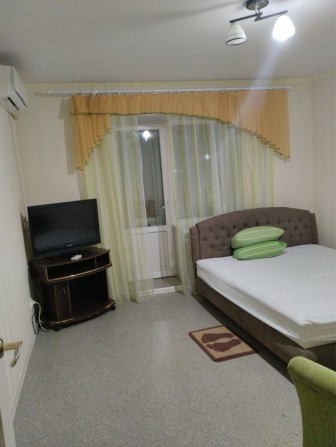 Здам в центрі подобово і погодинно однокімнатну квартиру - фото 1