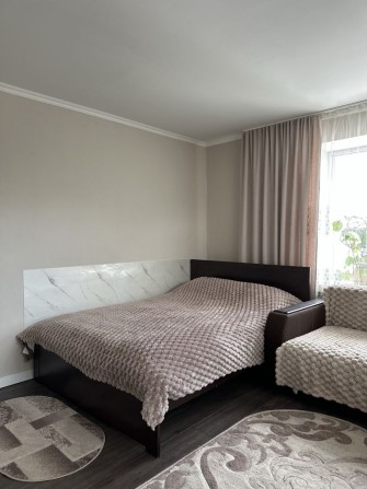 Погодинно,подобово,різні райони. 8 спальних місць - фото 1