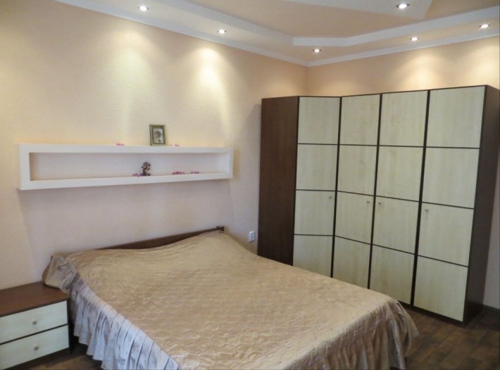 Затишна квартира в центрі міста!Вул. Вадима Гурова ( Постишева). - фото 1