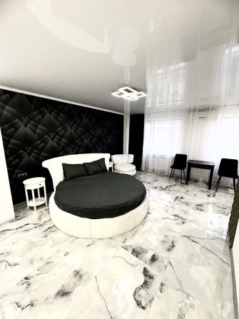 Квартира подобово, студія, Соборності 42 - фото 1