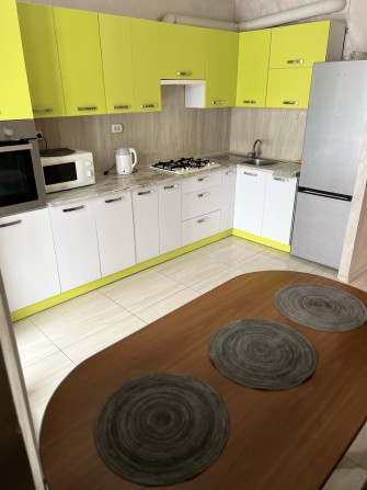 Центр 2-х Кімнатна квартира подобово - фото 1