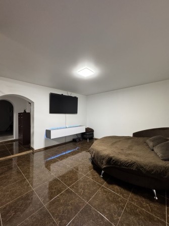 Двохкімнатна квартира посуточно погодинно в центрі міста - фото 1