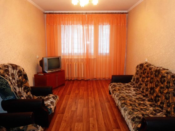 3 кім. кв. вул. Смілянська (ОКРЕМІ Спальні місця для 4 осіб) Парковка Черкассы