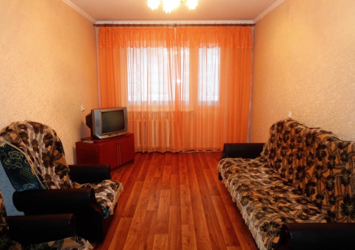 3 кім. кв. вул. Смілянська (ОКРЕМІ Спальні місця для 4 осіб) Парковка - фото 1