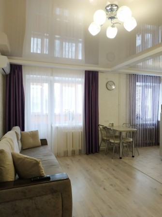 Подобово ,погодинно 2х кімн квартира в центрі міста - фото 1