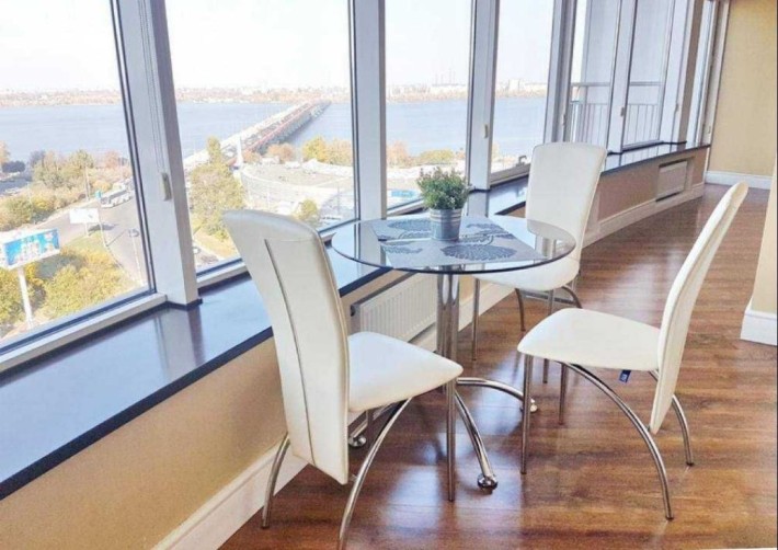 Квартира погодинно, подобово у центрі міста Мост сіти - фото 1