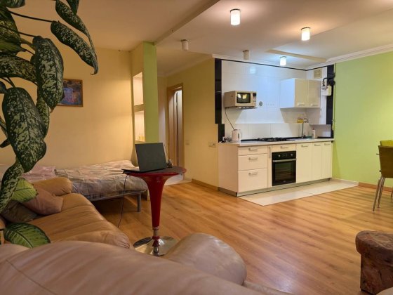 Квартира погодинно, подобово на Сонячна набережна Дніпро