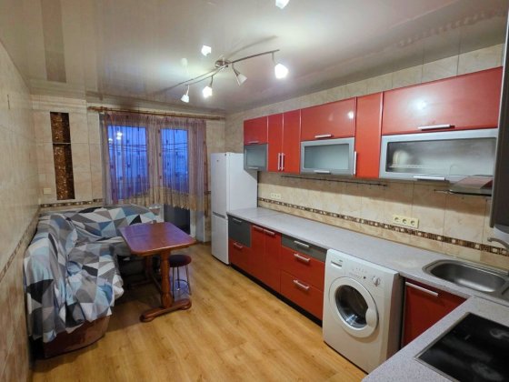 Велика 2-кімнатна квартира в центрі міста Черкассы