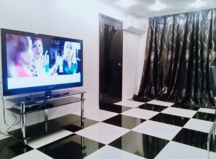 Апартаменты Yuliya с новым ремонтом в центре посуточно,понедельно - фото 1