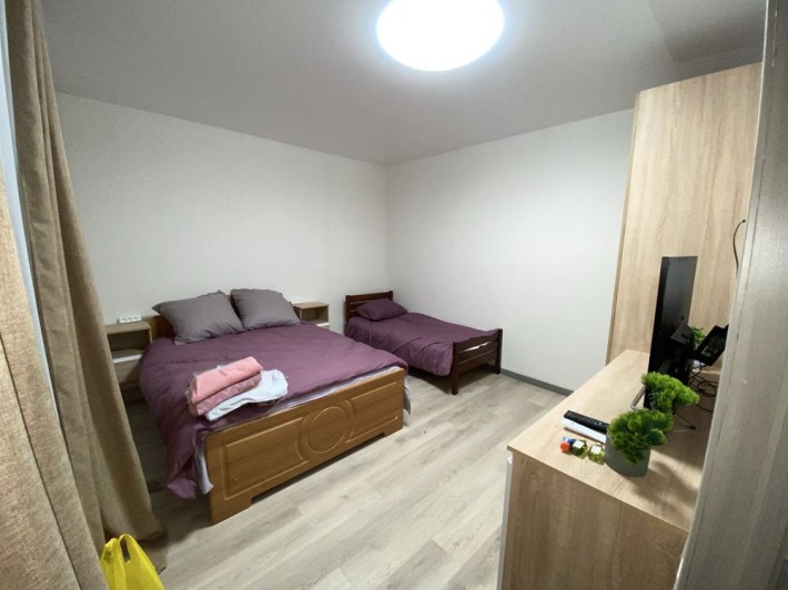 Здається посуточно 2-кімнатна квартира в центрі міста, район БШ. - фото 1