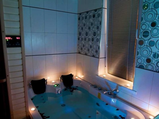 Сауна + Джакузи начало Троещины  + Почасово, оплата на ФОП, без % Київ