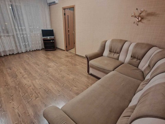 2ком.кв .посуточно Левый берег,6я больница ,Гарвис ,Свет есть всегда Дніпро