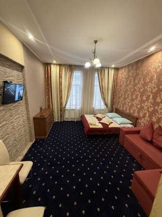 Однокімнатна квартира в центрі міста! - фото 1